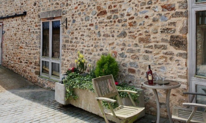 Kilmington House | The Stables at Hills Farm Stays