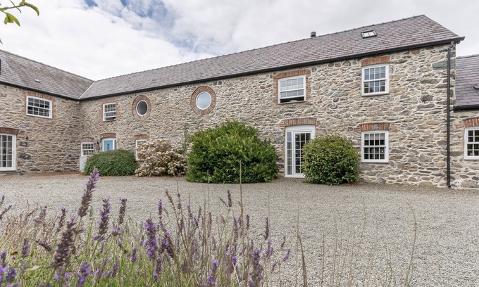 Bryngwran Cottage | The Stables - sleeps 8 guests in 3 bedrooms