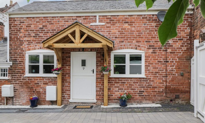 Barbourne House | THE STABLES, with a garden in Worcester