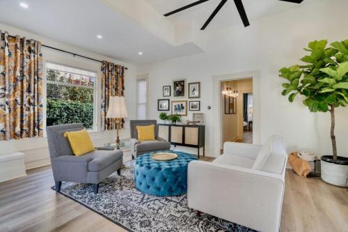 Golden Hill House | The Stanton Residence - Chic and Cozy Classic near Downtown