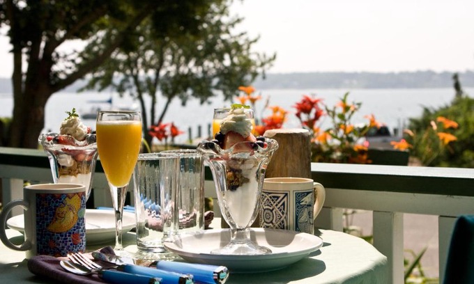 Greenport Bed & Breakfast | The Stirling House Waterfront Inn Greenport