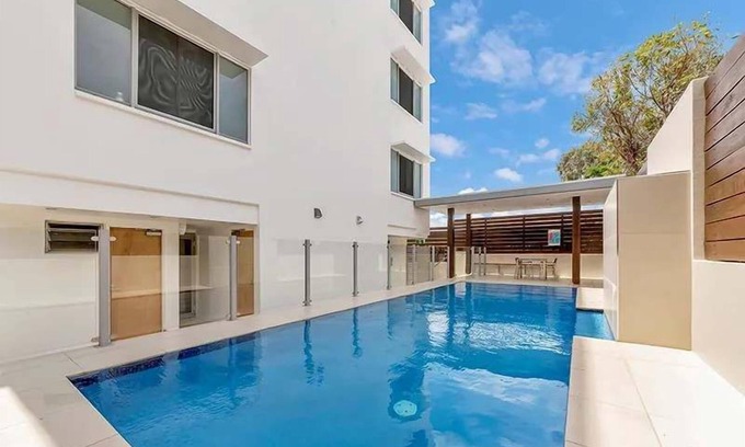 North Ward Apartment | The Strand Stunner Su