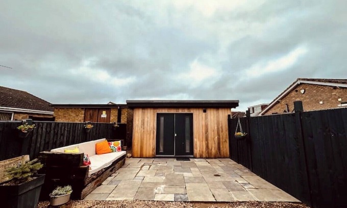 Humberston Apartment | The Studio by Hip Haus, a Stylish Chill out Closet to the Beach