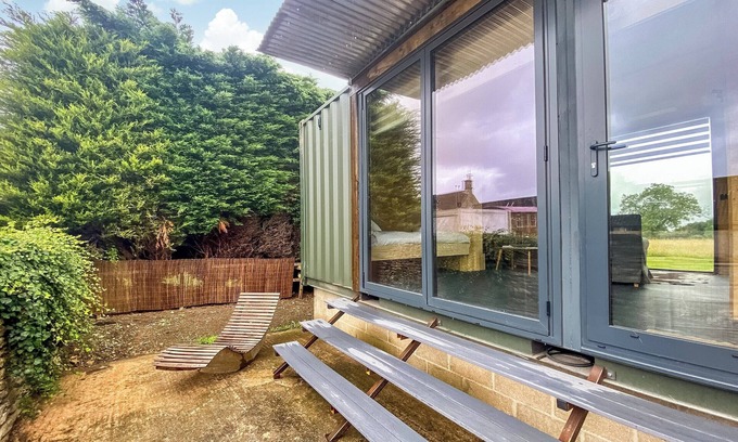 Giddeahall Cottage | The Studio, within walking distance of the village of Yatton Keynell, on the edge of the Cotswolds.