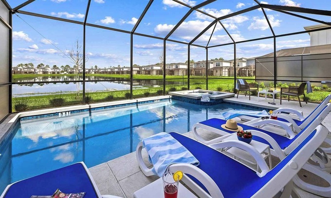 Florida Center House | The Sublime | Deluxe home w pool, huge LR/DR, epic theme BR, near top theme park