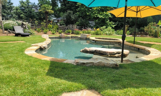 Roswell Apartment | The Suite At Canton Street in Downtown Roswell with pool