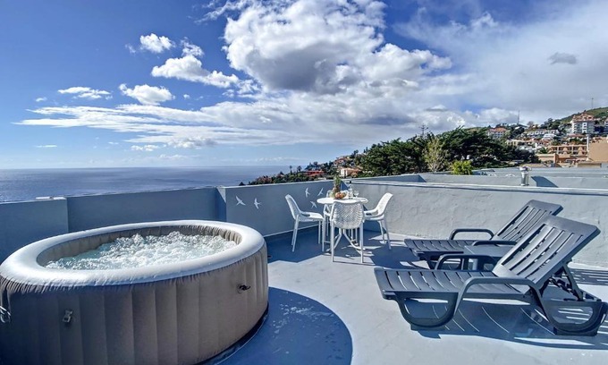 Garajau Apartment | The Sunny Apartment by Atlantic Holiday