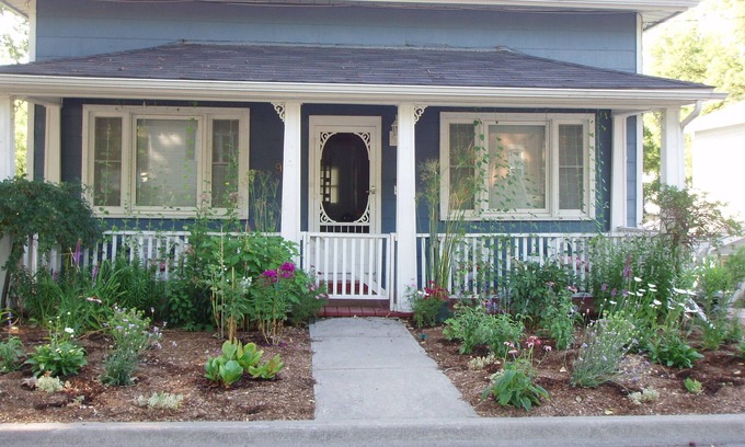 Prince Edward House | THE SUNNY HOUSE. Free park pass. No cleaning fees! 20% weekly discount.