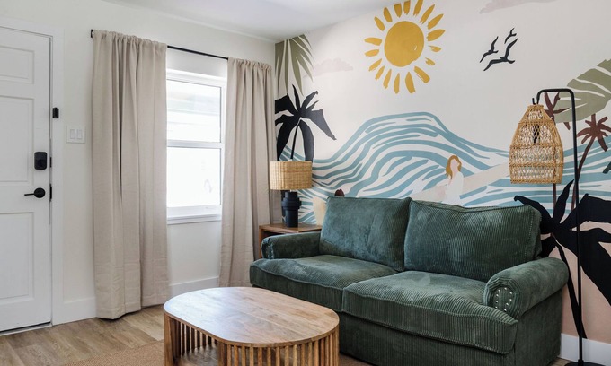 Vilano Beach Hotel | The Surfside Apartment-Full Kitchen-5 min walk to beach!