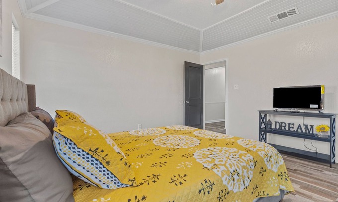 Killeen House | The Sweet Oasis with an outdoor jacuzzi