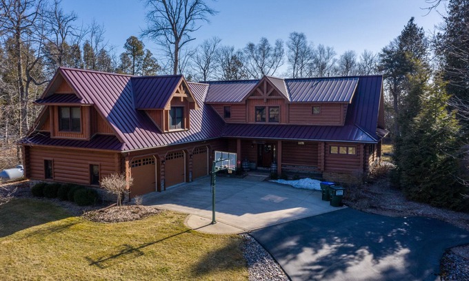 Sturgeon Bay House | The Sweet Retreat on Clark Lake