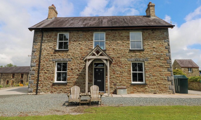 Narberth House | THE SYCAMORES, pet friendly, with open fire in Narberth