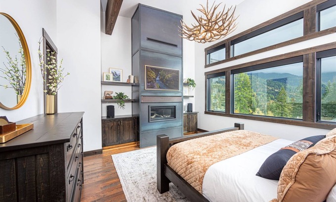 Whitefish House | The Tamarack at Whitefish | 6 Bed, 6.5 Bath