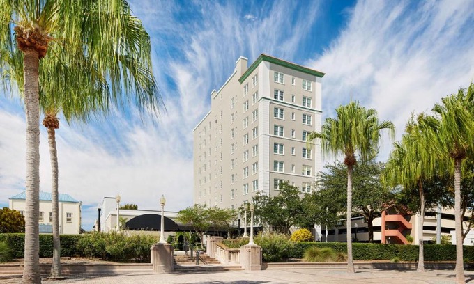 Downtown Hotel | The Terrace Hotel Lakeland, Tapestry Collection by Hilton