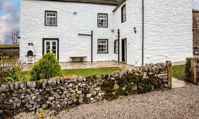 Coniston Cold Cottage | THE THACK, pet friendly, character holiday cottage in Gargrave