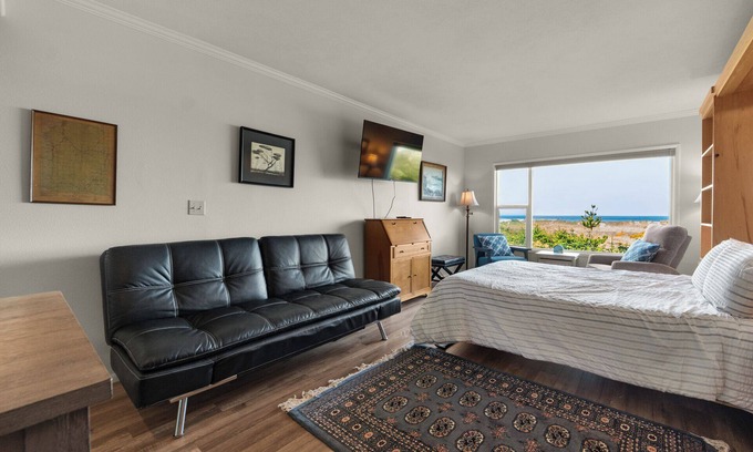 Seaside Apartment | The Tides by the Sea - Entire rental unit in Seaside, Oregon, United States