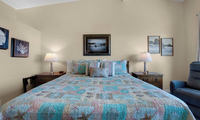 Seaside Apartment | The Tides by the Sea - Entire rental unit in Seaside, Oregon, United States