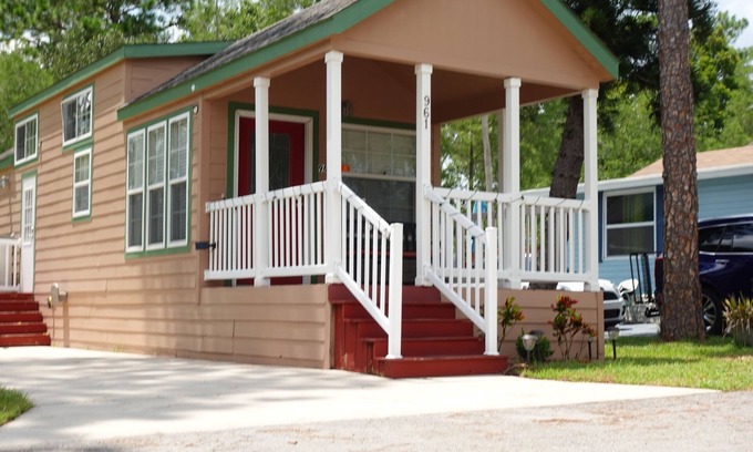 Kissimmee Cottage | The Tiny Farmhouse BIG Comfort! Pool access