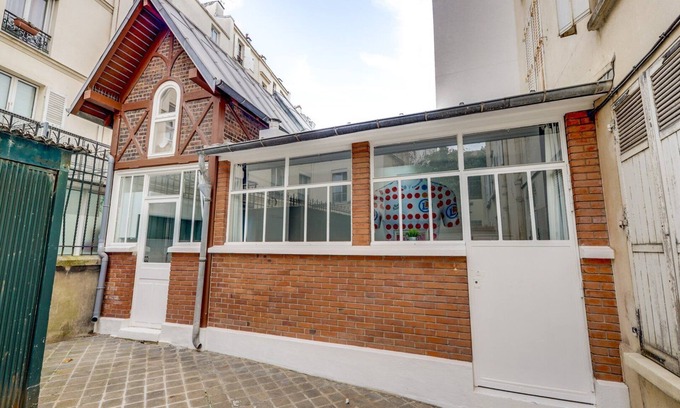14th Arrondissement House | The Tour Pavilion - Peaceful & Bright