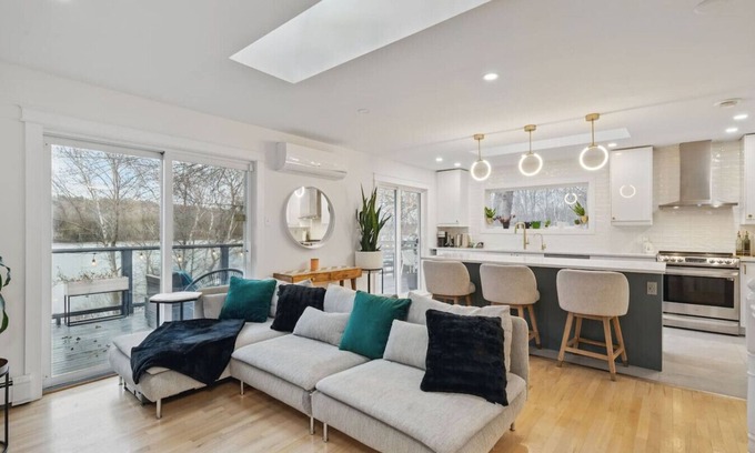 Fall River House | The Tranquil lake-house at Fletchers Lake