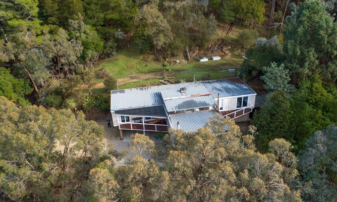 Eildon House | The Tree House retreat is beautifully secluded and elevated amongst the trees.