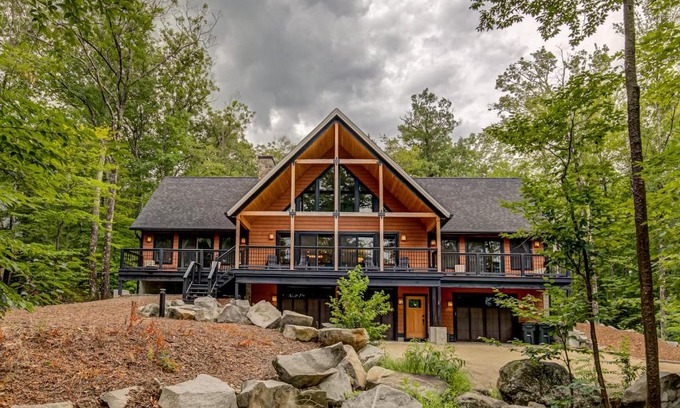 West Alton Ski Chalet | The Tree House