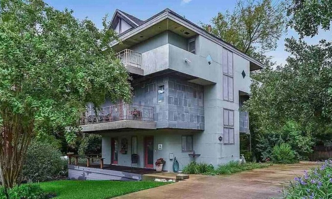 Bryan Villa | The Treehouse with 3 King beds and one Queen