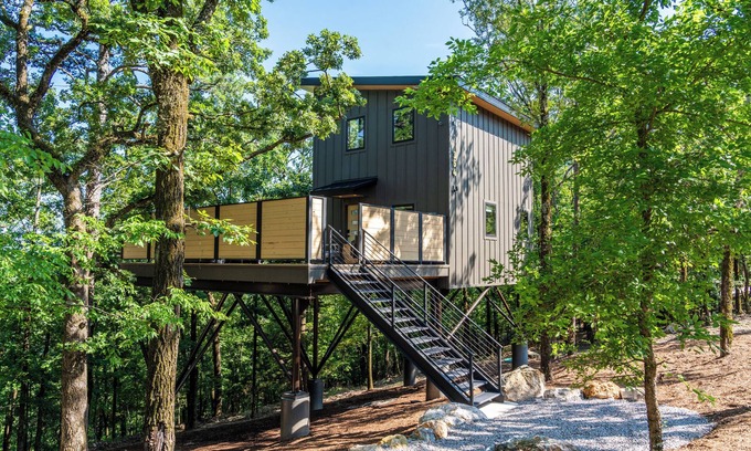 Hot Springs Cabin | The Trumpeter Treehouse at In the Trees Resort
