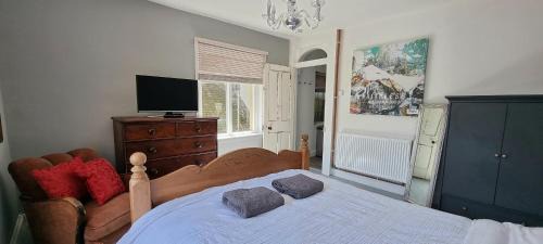 Old Town Hastings Apartment | The Tuck Away, Central Old Town with Parking