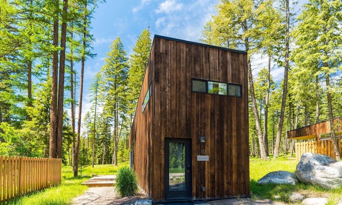 Lakeside Cabin | The Two Medicine at Stoner Creek Cabins