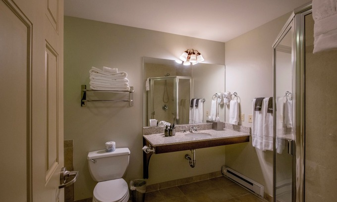 Hunter Apartment | The ultimate resort experience. Pool, hot tub, sauna, steam room, exercise room.