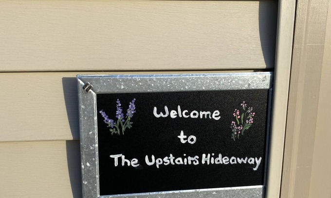 Mount Ida Apartment | The Upstairs Hideaway