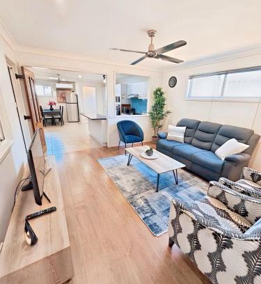 Wentworthville Villa | The Urban Cozy Cottage - 5 Mins to Parramatta or Westmead Hospital or WSU