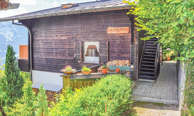 Sundlauenen Apartment | The vacation apartment Lerche is located in the beautiful Bernese Oberland in the middle of the quie