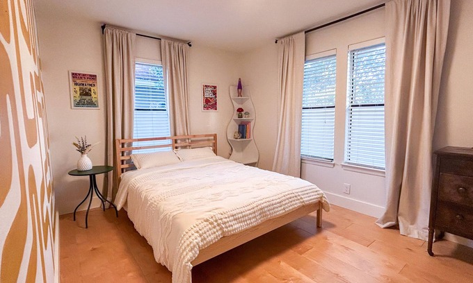 Blackshear-Prospect Hill House | The Vibe Yard - 3BR House + Yard