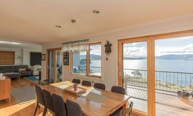 Jindabyne House | The View - 16 McLure Circuit