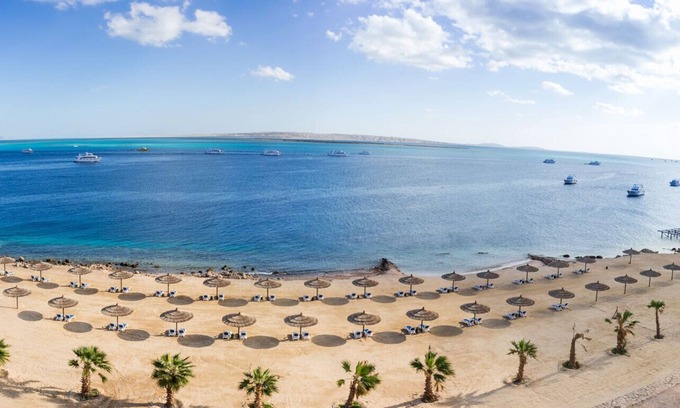 Sakkala Apartment | The View Studio Private Luxury Apartment (max 4 people), Private Beach + Pool