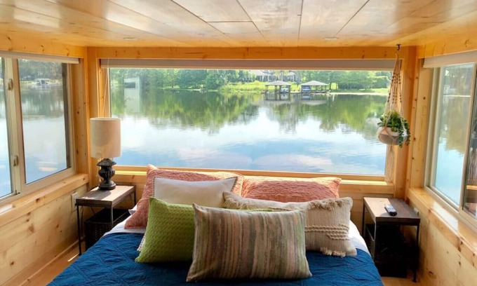 Northwest Orlando House | The View - Waterfront Tiny Home