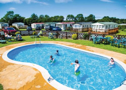 Llanllwchaiarn Resort | The Village Holiday Park