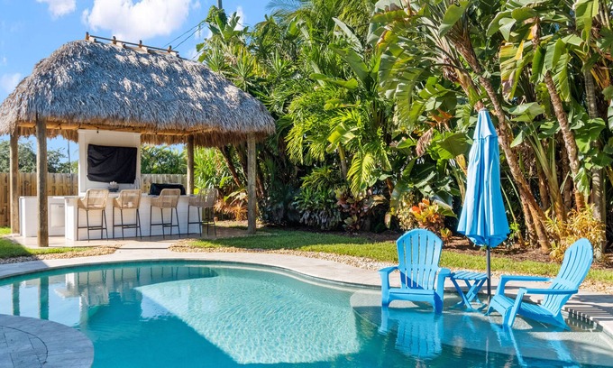 Riverside House | The W House Jupiter- Minutes from the beach! Heated Pool and Tiki Hut