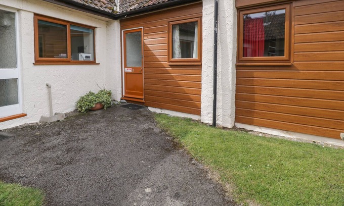 Watchet House | THE WAGTAILS (NO3), character holiday cottage in Watchet
