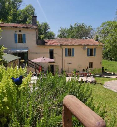 Saint-Aulaye-Puymangou Apartment | The Walnut tree.