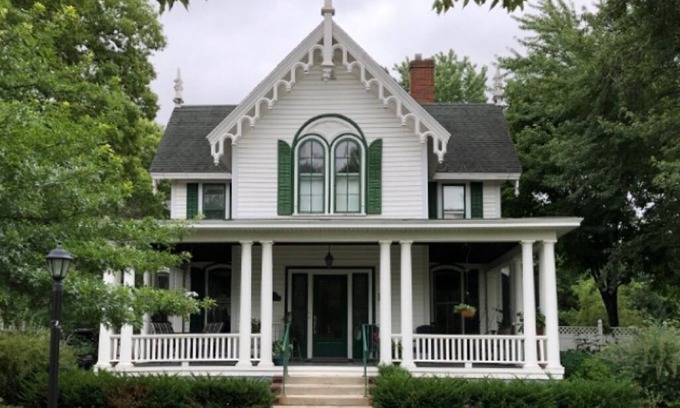 Eau Claire Apartment | The Warden Historic Eau Claire Home