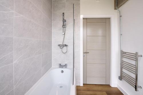 Warrington Apartment | The Warrington Hideaway - Pluxa Rose Gray