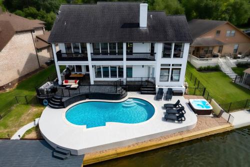Walden on Lake Conroe Villa | The Waterfront Villa