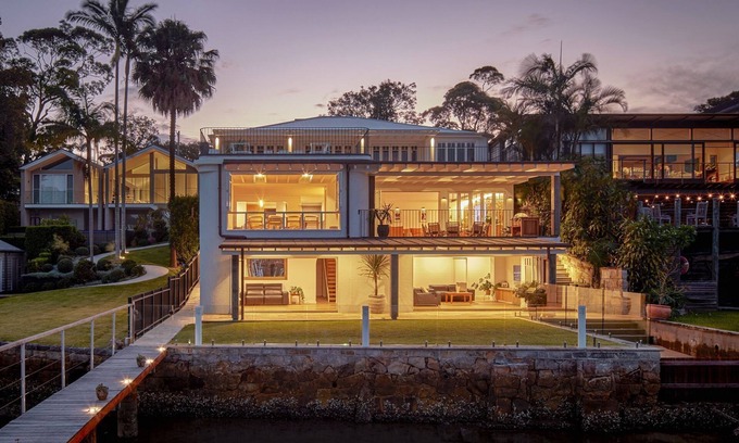 Mona Vale House | The Waterfront - with own private jetty