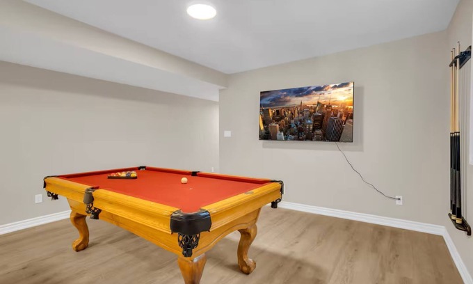 Welland House | The Welland Retreat w/scenic vineyards and wineries 15 min from Niagara Falls!