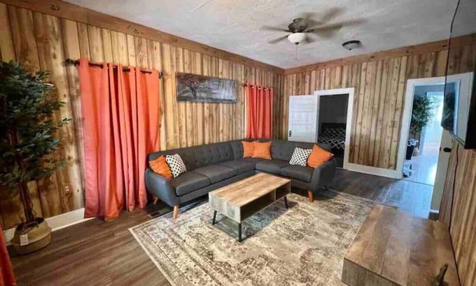 Thermopolis House | The Western Roost | A Vensérra Retreat Near Hot Springs State Park