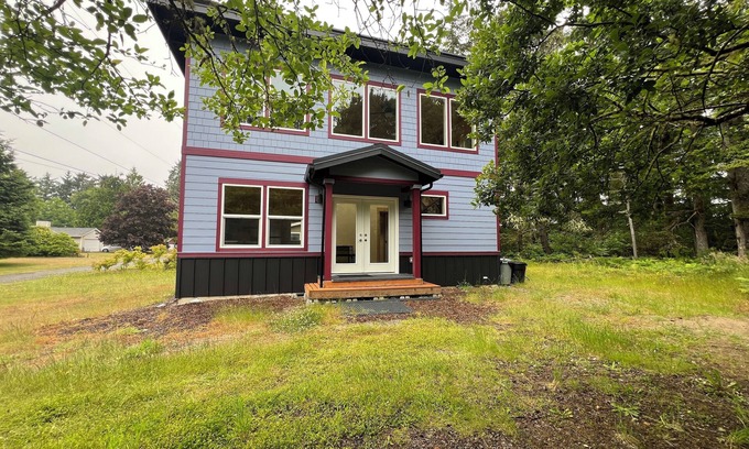 Westport Cabin | The Westport Pearl, a cozy, quiet neighborhood. Like bringing the outdoors in.