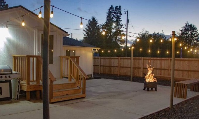 Westport House | The Westport Whitehouse - Spacious home w/2 rooms & 4 beds